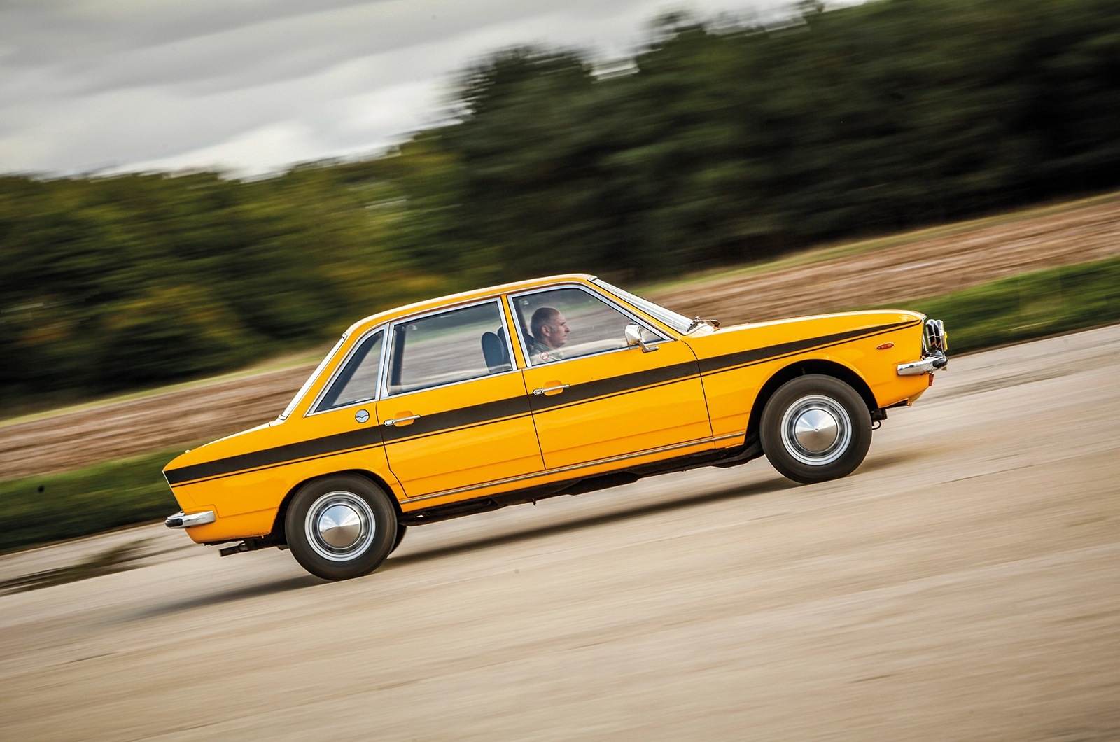 Classic And Sports Car NSU Ro80 Vs VW K70 K70 Side