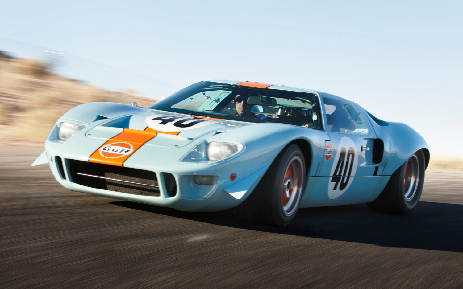 1968 Ford GT40 Gulf Mirage front three quarter2