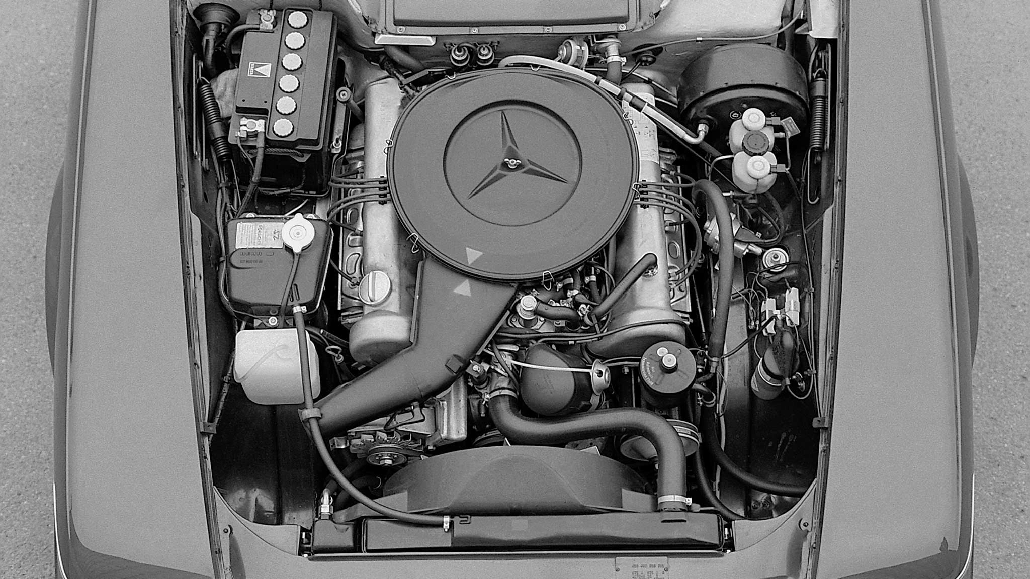 R107 Mercedes Benz SL Class 13