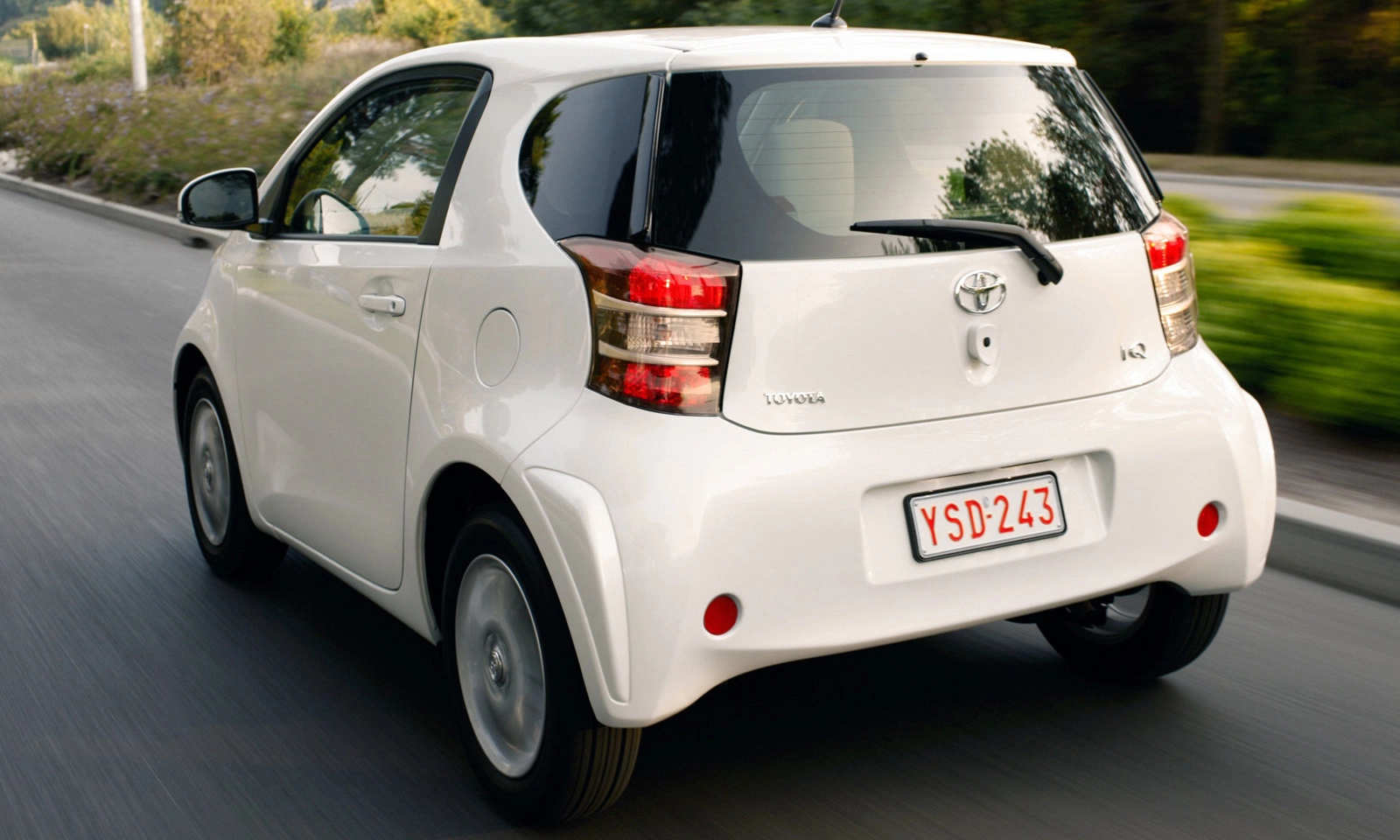 Toyota iQ 2009 1600 61