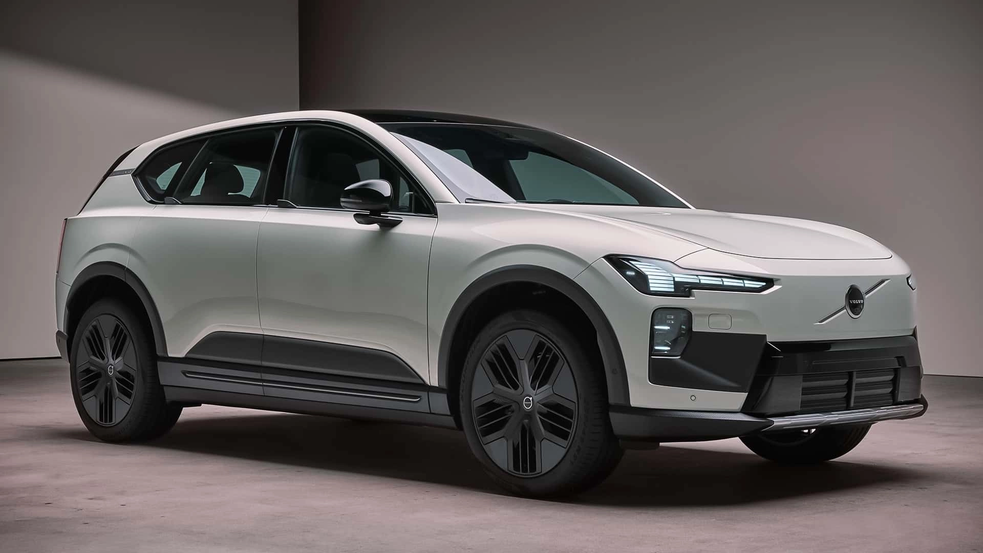 Volvo ex60 cross country 2026