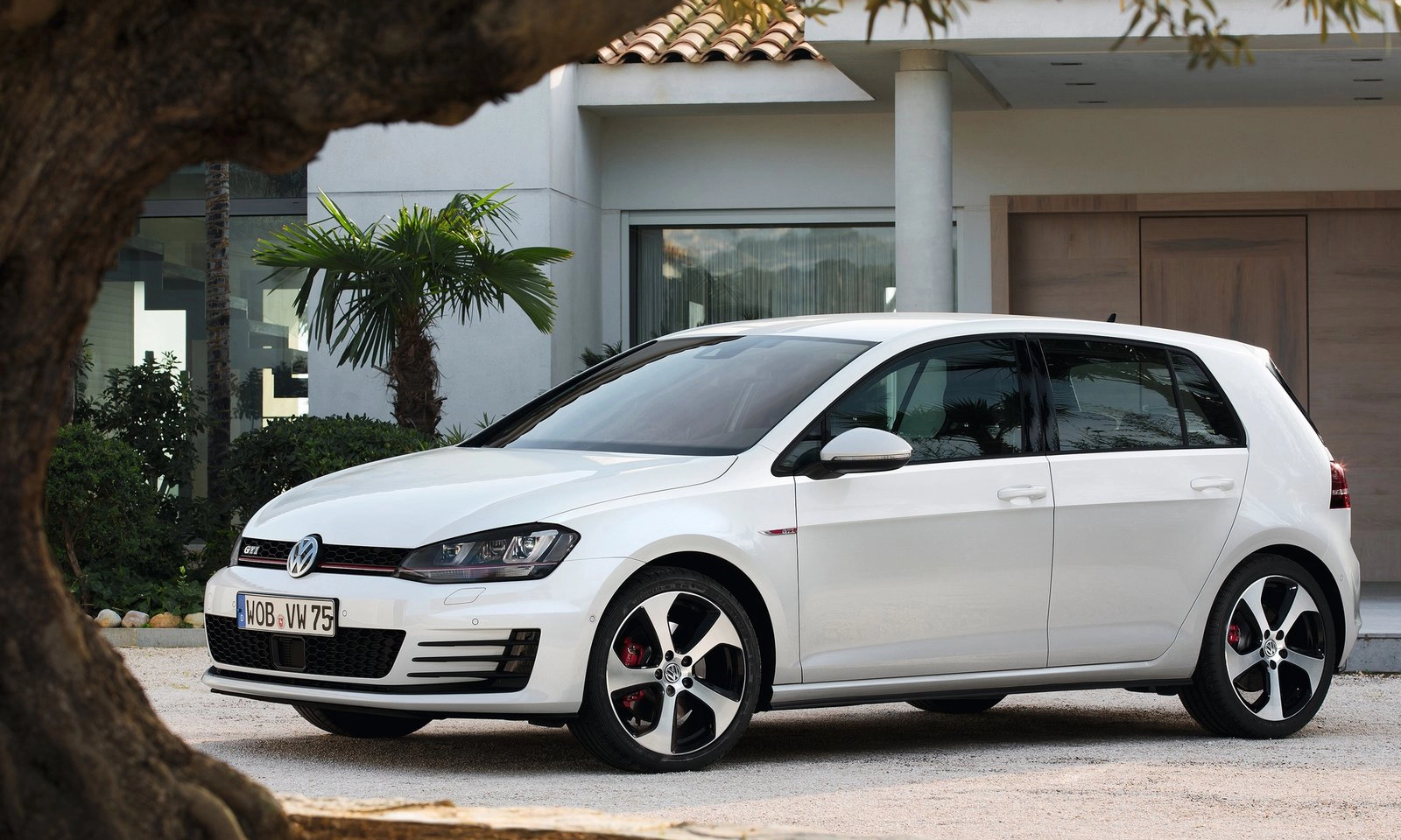 Volkswagen Golf GTI 2014 1600 01