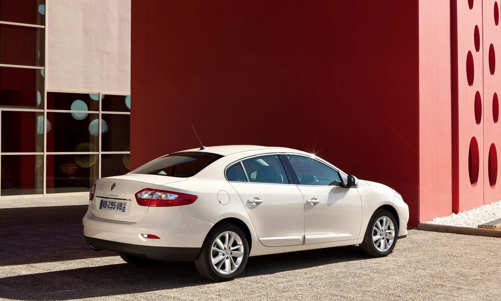 Renault Fluence 2013 1600 03