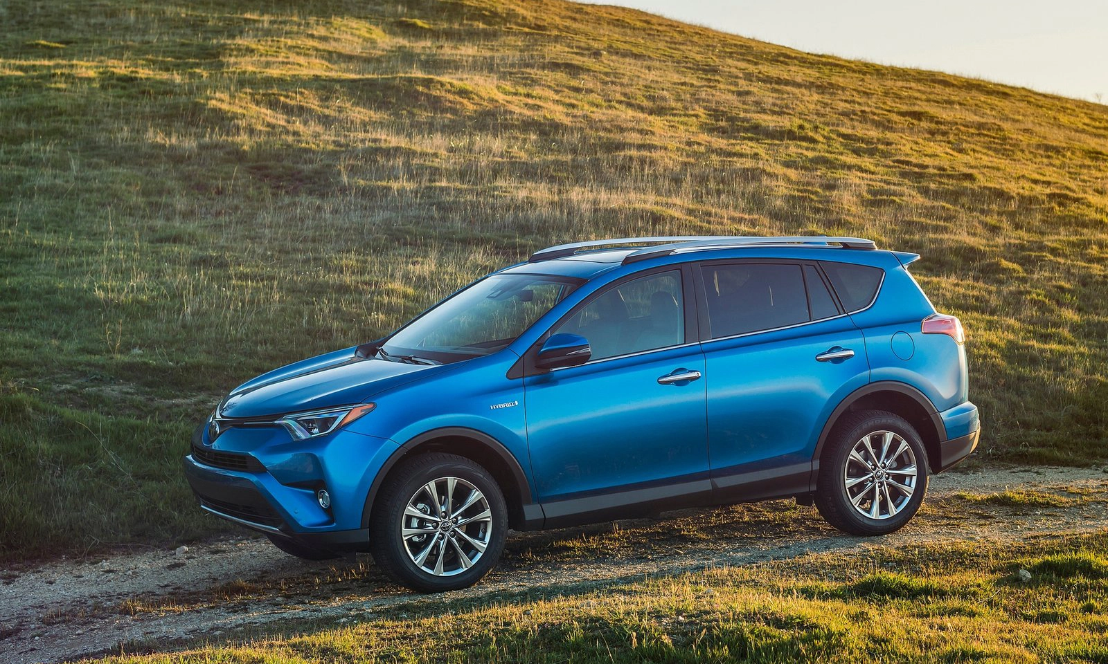 Toyota RAV4 Hybrid 2016 1600 03