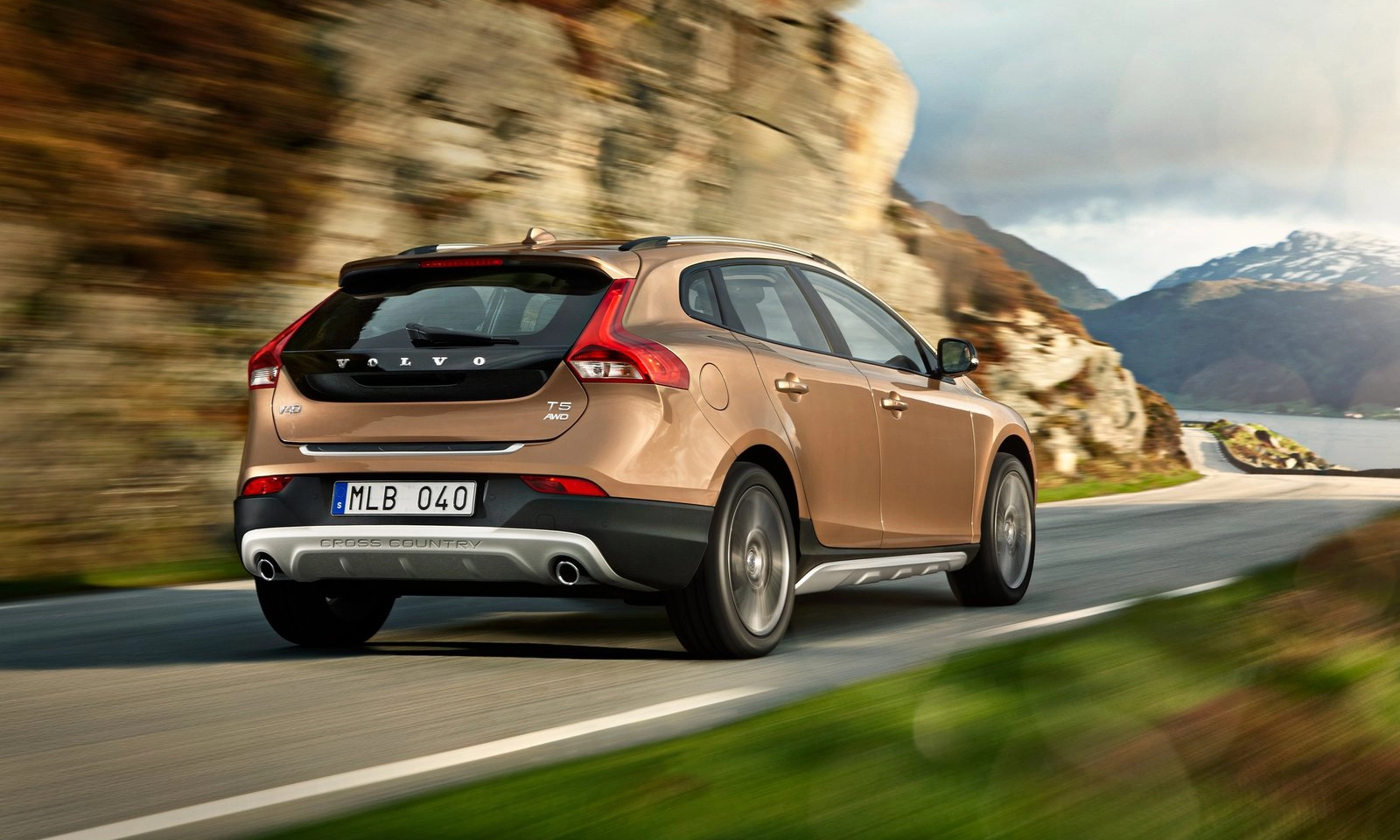 Volvo V40 Cross Country 2013 1600 08