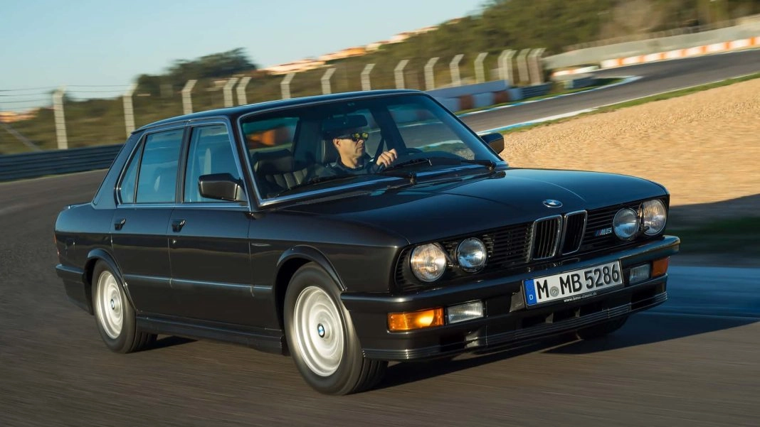 Bmw m5 e28 1984 1987 19 1068x601