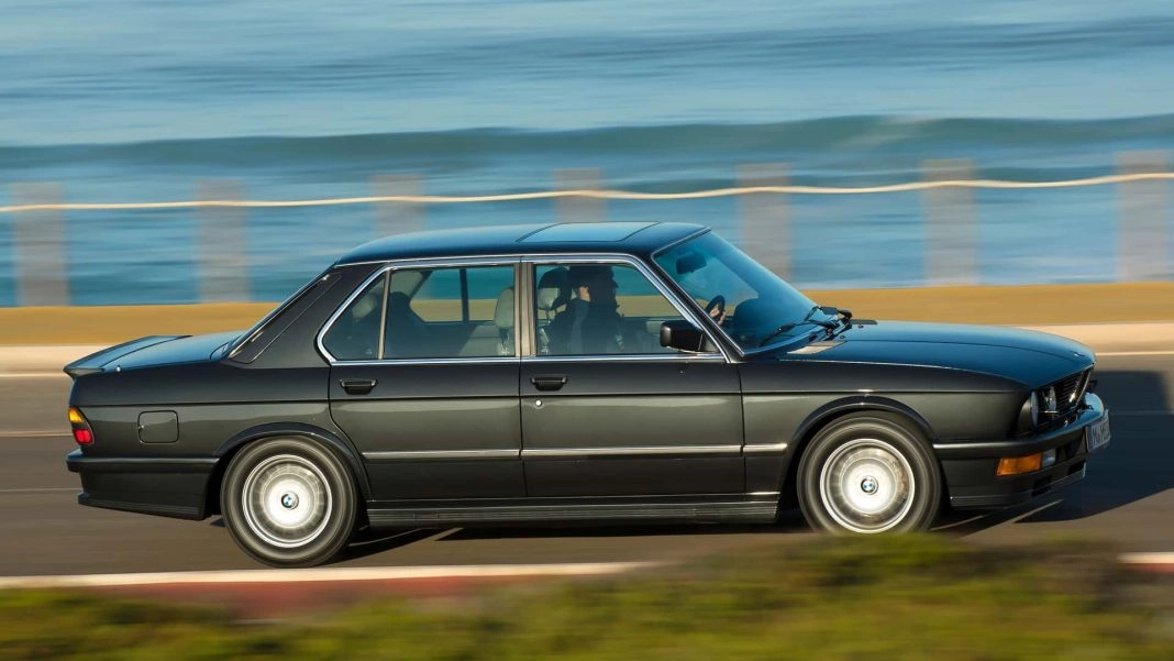 Bmw m5 e28 1984 1987 8 1068x601