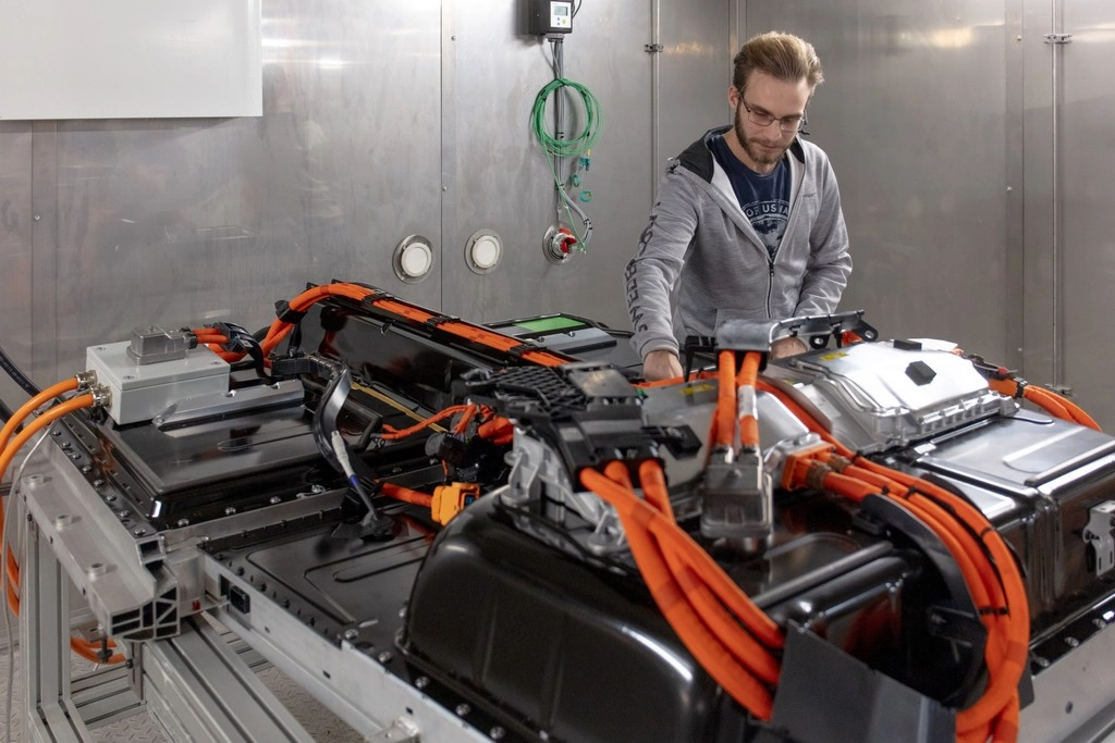 261476 Volvo Cars Battery Lab