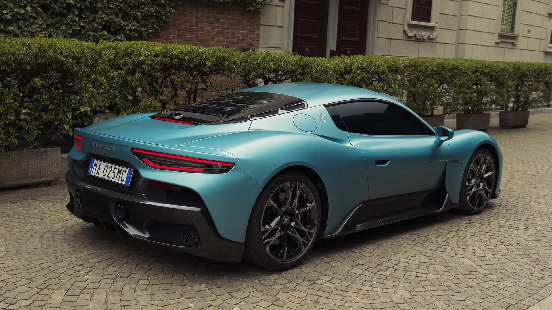 Maserati mcpura statica in esterno