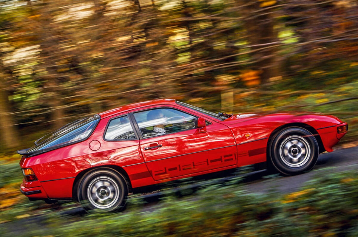 5 Porsche 924 2020 Tracking Side