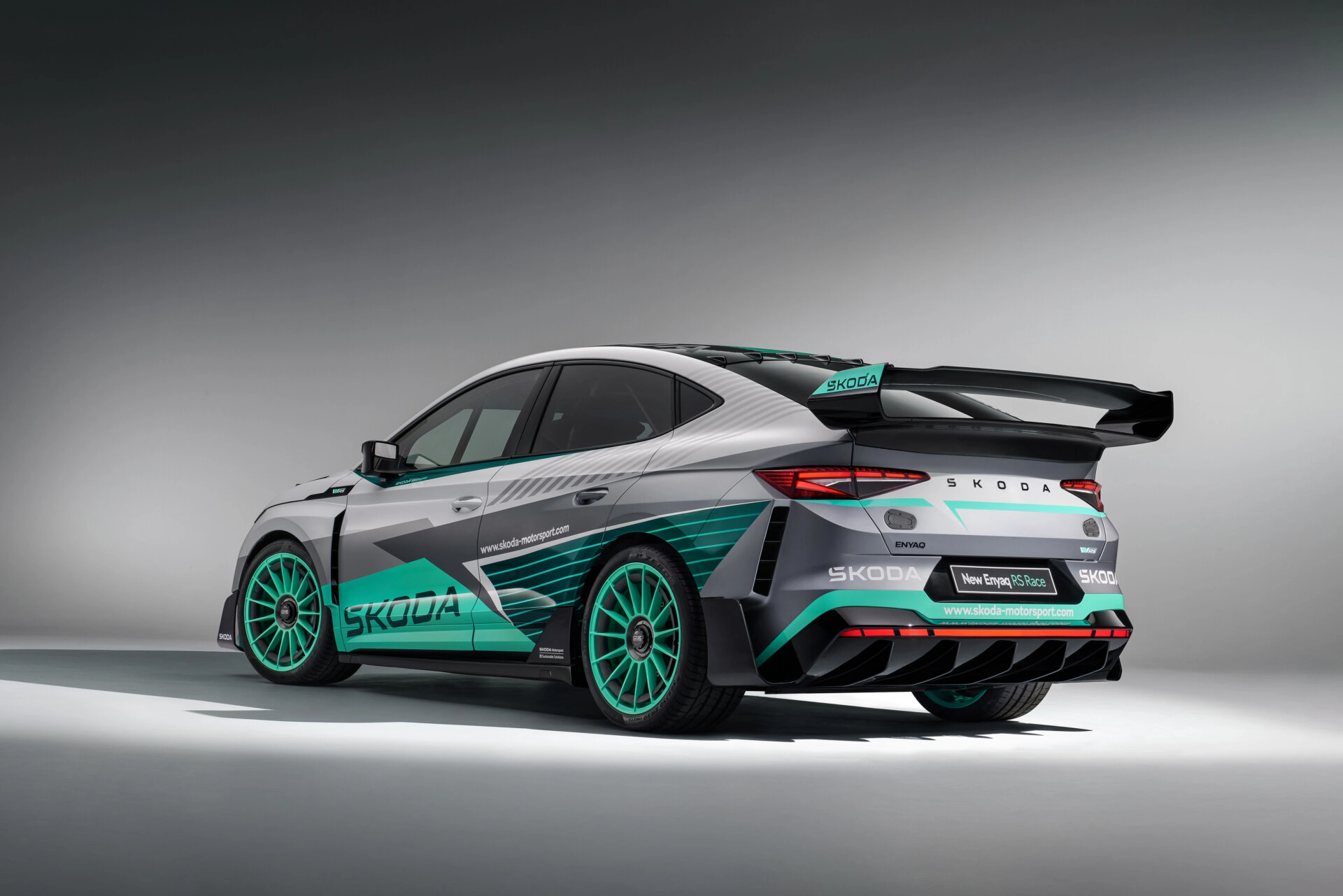 08 New Enyaq RS Race 3c42e535 1920x1281