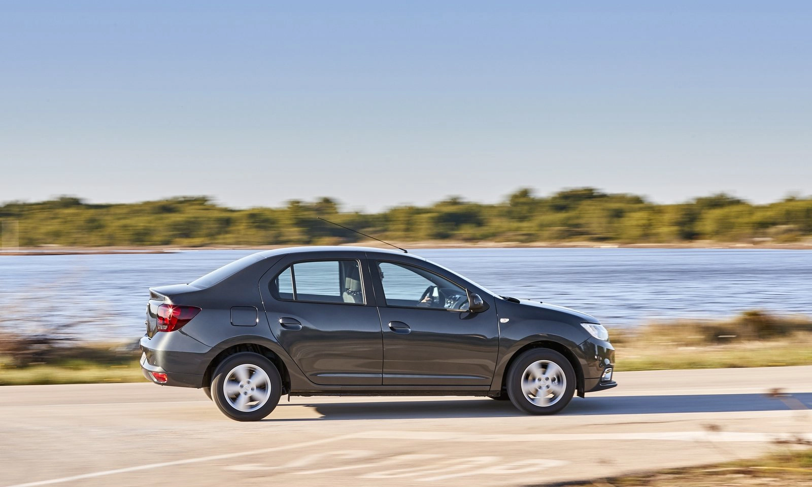 Dacia Logan 2017 1600 0b