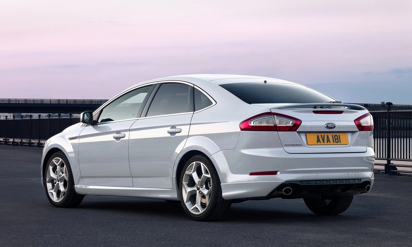 Ford Mondeo 2011 1600 0a