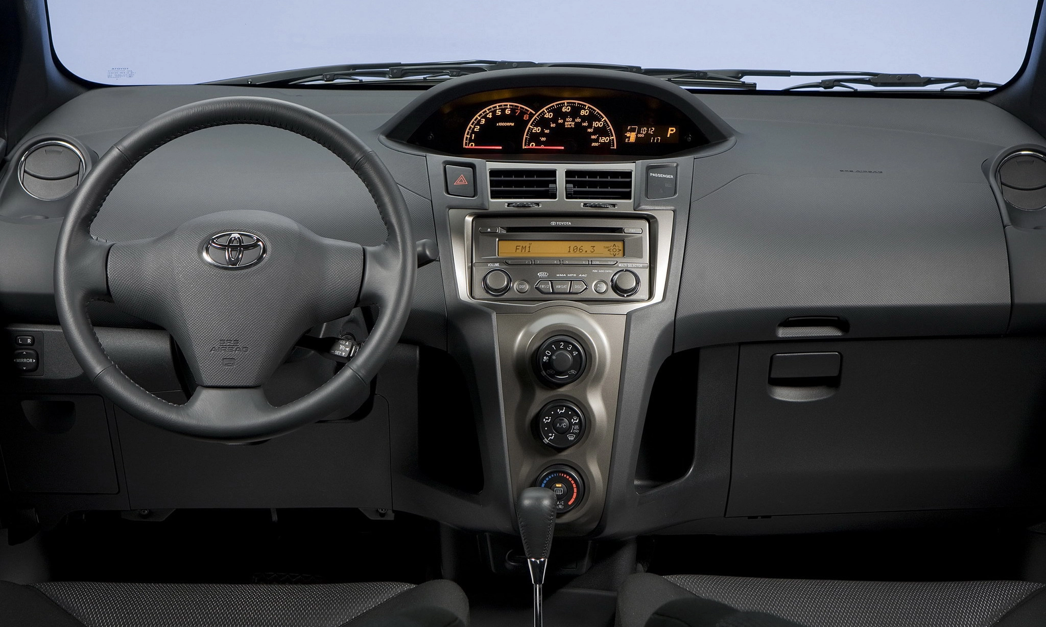 Toyota Yaris 2008 Photos 1