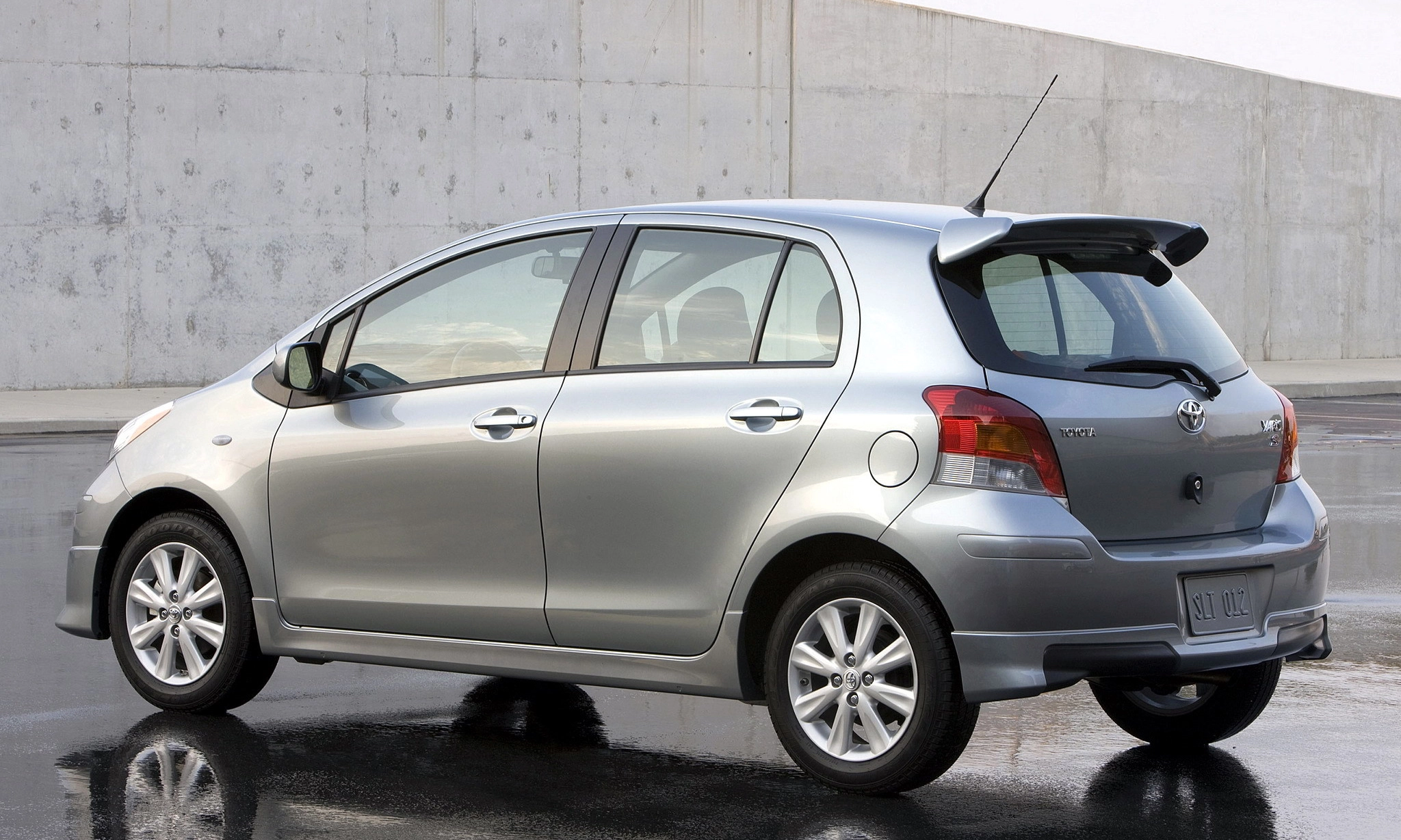 Toyota Yaris 2008 Wallpapers 4