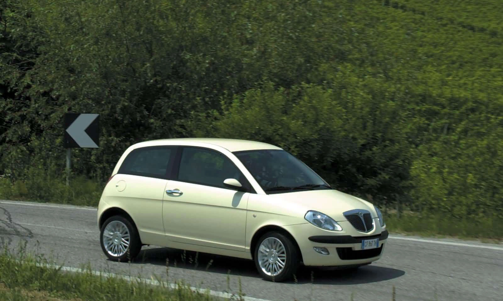 Lancia Ypsilon 2003 1600 10