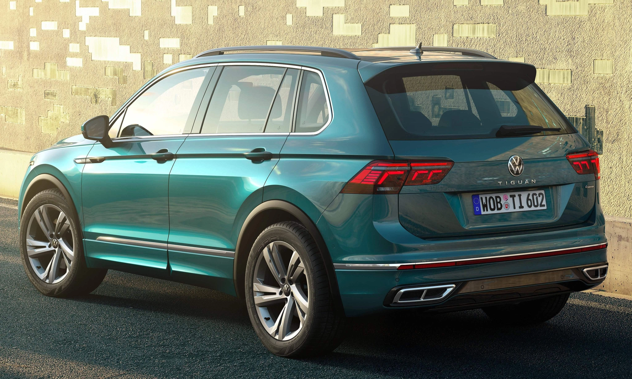 Volkswagen Tiguan 2021 Rear Three Quarter.0e86b6d0