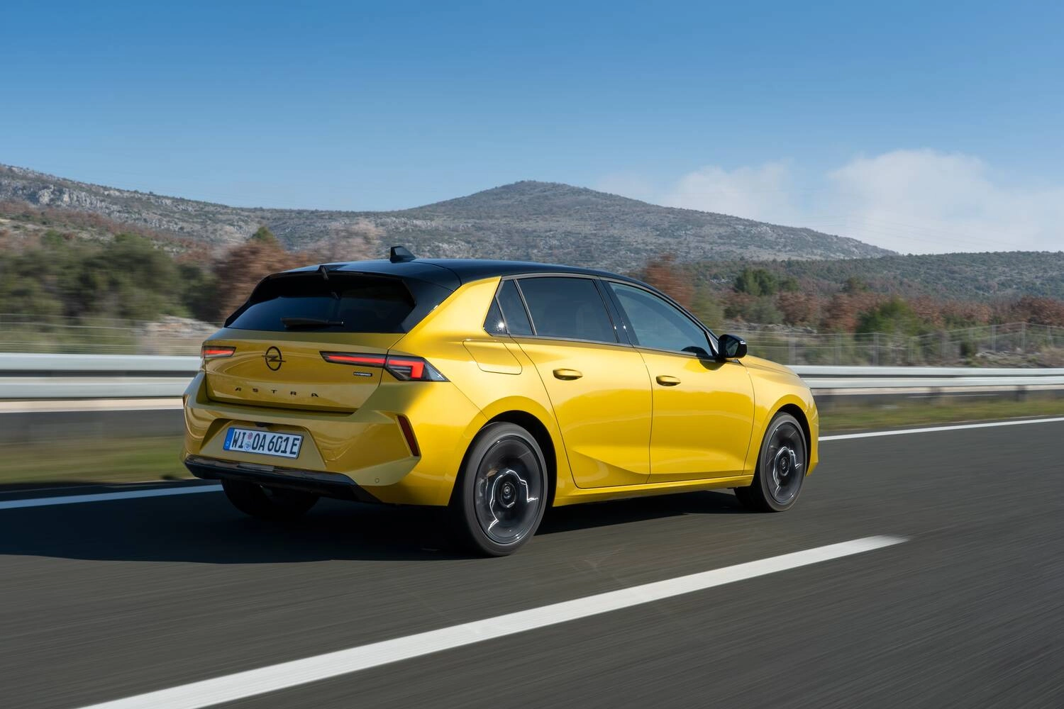 Opel Astra Hatch Croatia Yellow 2026 15