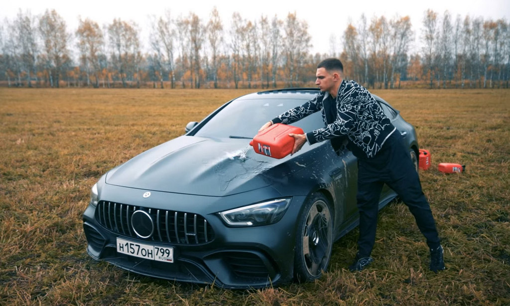 Ruski vlogger zapalio svoj Mercedes-AMG