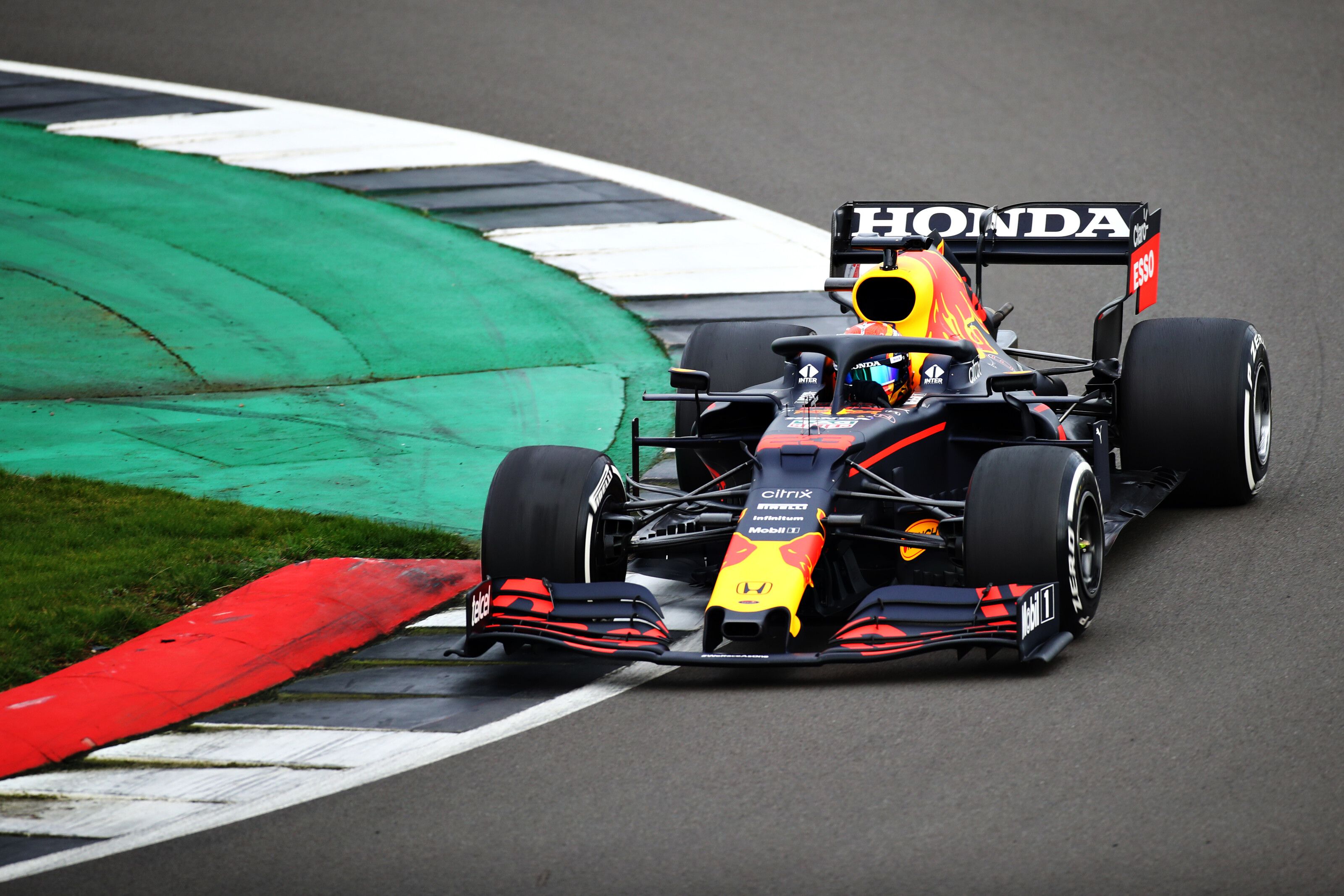 Verstappen i Perez isprobali novi RB16B bolid