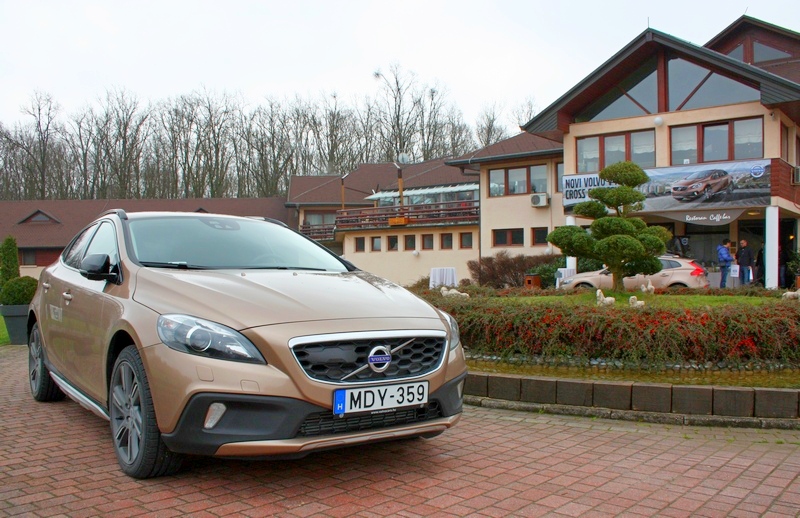 Predstavljen V40 Cross Country 