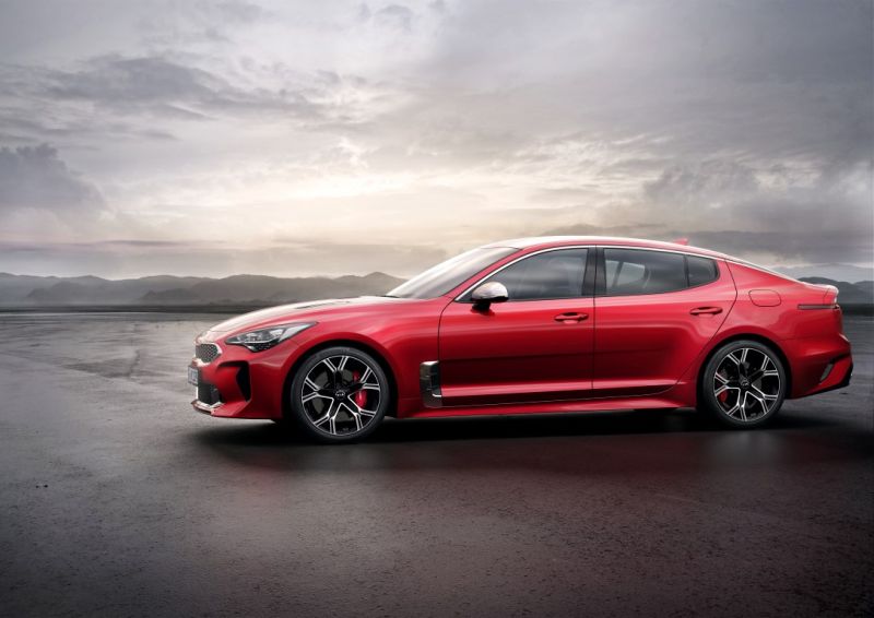 Kia Stinger bljesnuo pod reflektorima salona u Detroitu