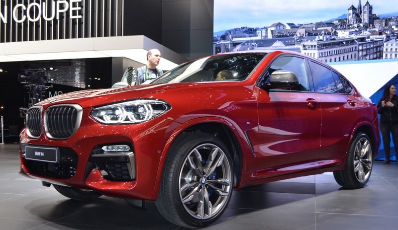 BMW SUV u Flamenco Red boji