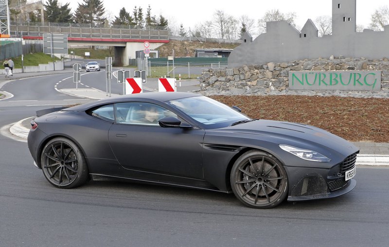 U najavi agresivni kabriolet DBS Superleggera Volante